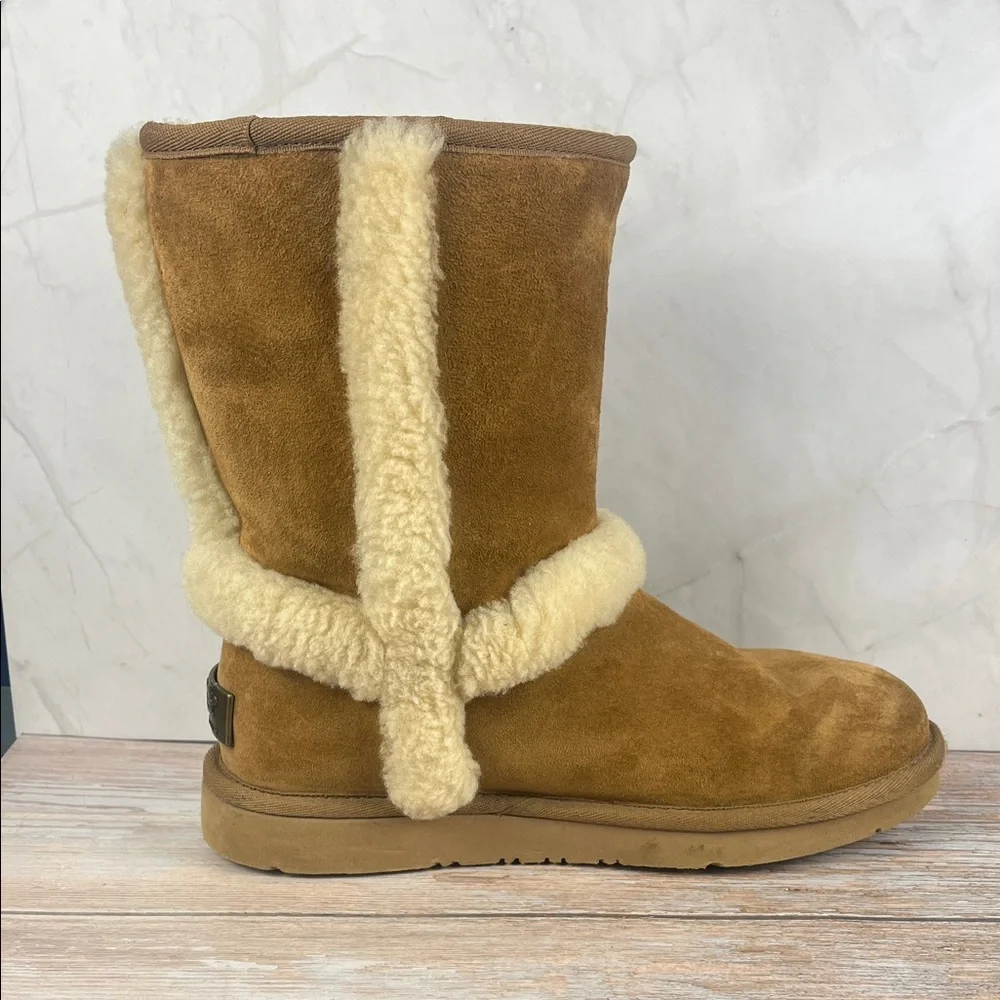 UGG‎ Australia Women’s Size 6 Cozy Tan Shearling Boots